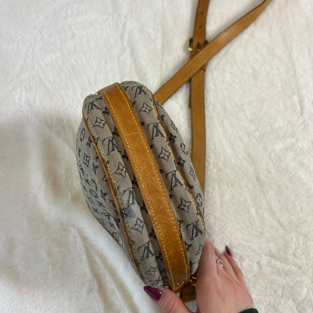 Louis Vuitton Monogram Brown and Tan Crossbody Bag - Picture 7 of 15